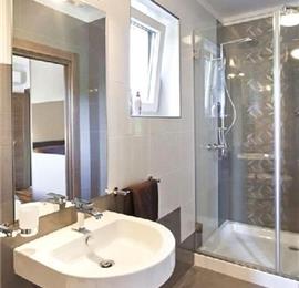 3 bedroom villa with infinity pool in Trget, Istria, sleeps 6